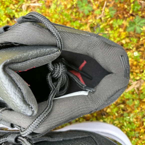 Jordan 11 Retro Low 72-10" Black/Gym Red-White-Sail - Picture 5 of 7